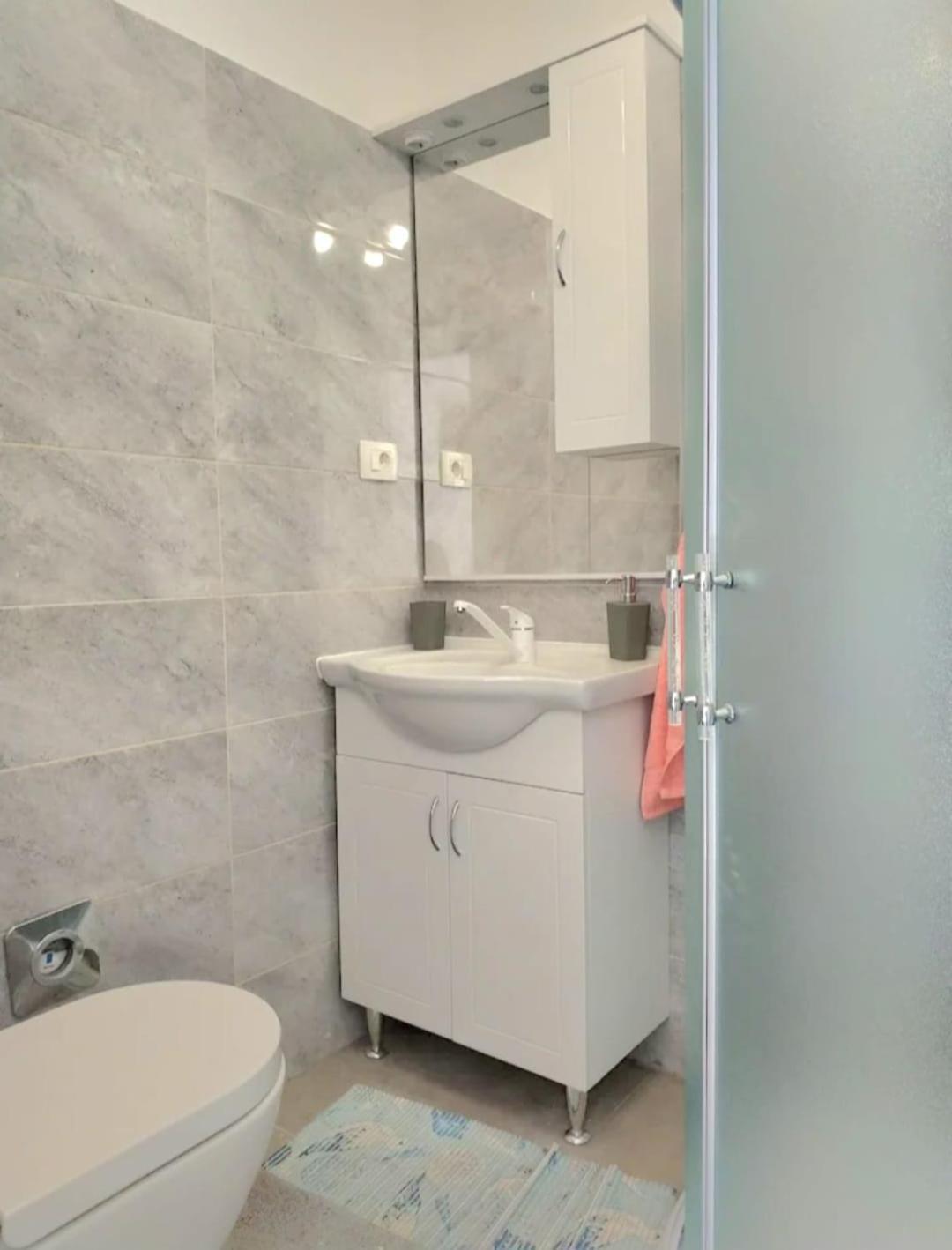 Studio Apartment Lola Kaštela 外观 照片
