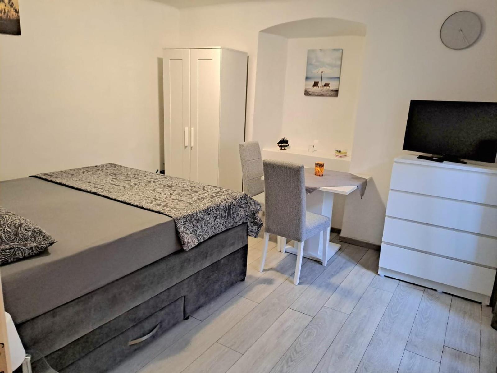 Studio Apartment Lola Kaštela 外观 照片
