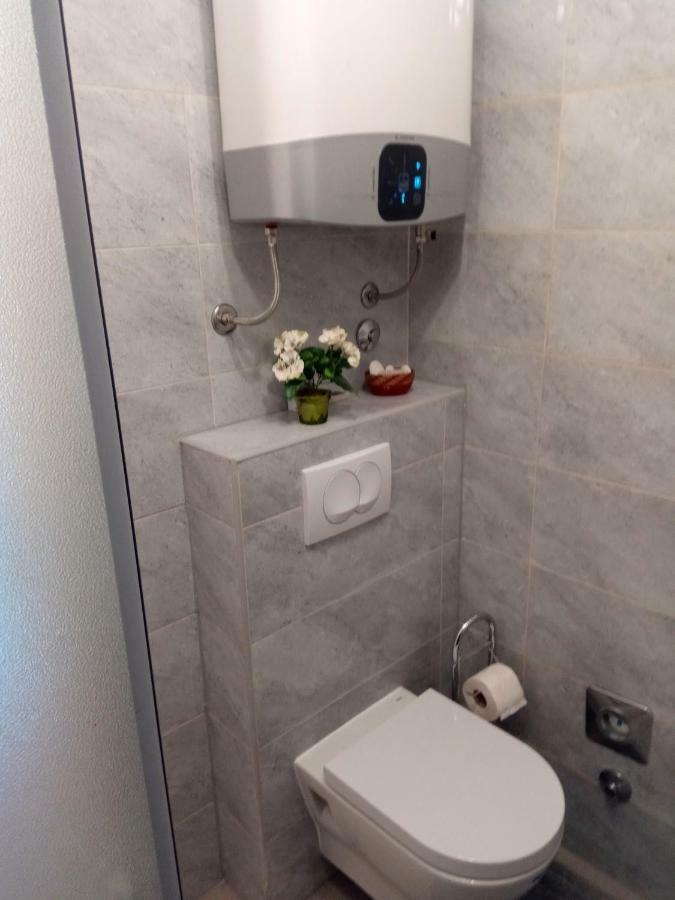 Studio Apartment Lola Kaštela 外观 照片